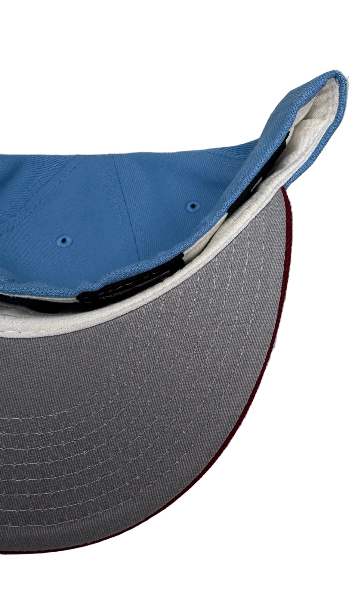 New Era 59FIFTY Philadelphia Phillies Off-White/Burgundy/Icy Blue 2004 Inaugural Season Fitted Hat, featuring a light blue crown and a striking burgundy visor.