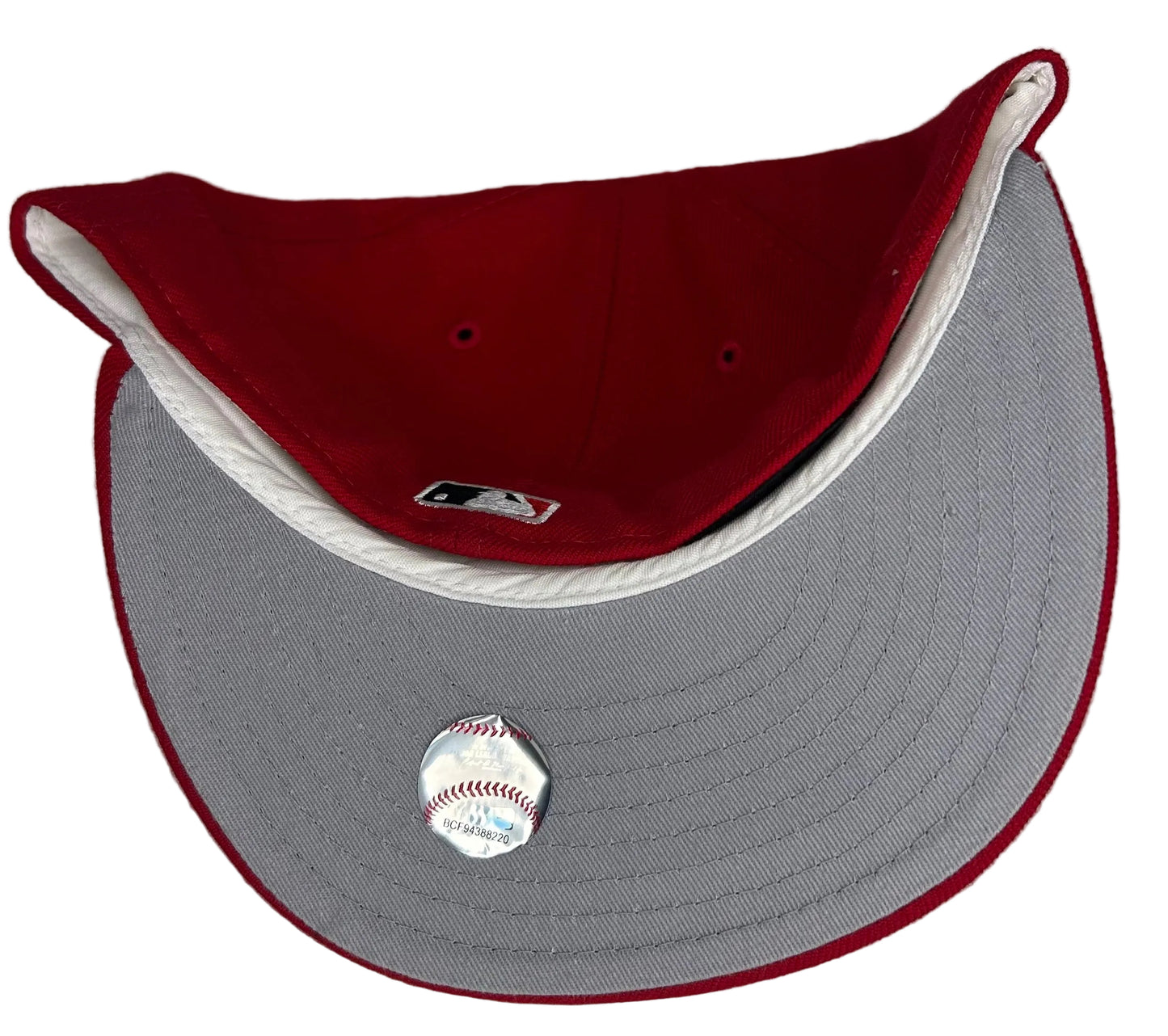 New Era Cincinnati Reds 59FIFTY fitted hat features a 1990 World Series side patch and a red crown.
