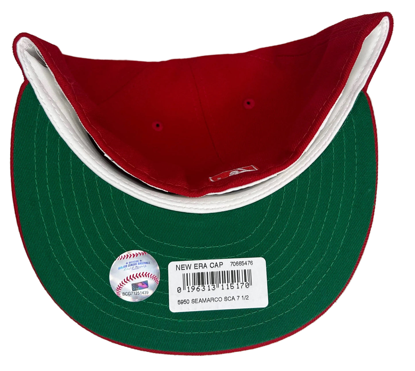 New Era Seattle Mariners 59FIFTY fitted hat features a silver embroidered compass logo and a side anniversary patch.
