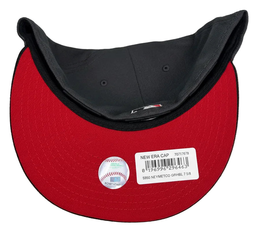 New York Mets 59FIFTY fitted hat by New Era features a gray crown, black brim with a red undervisor, and a celebratory 50th-Anniversary patch on the side.