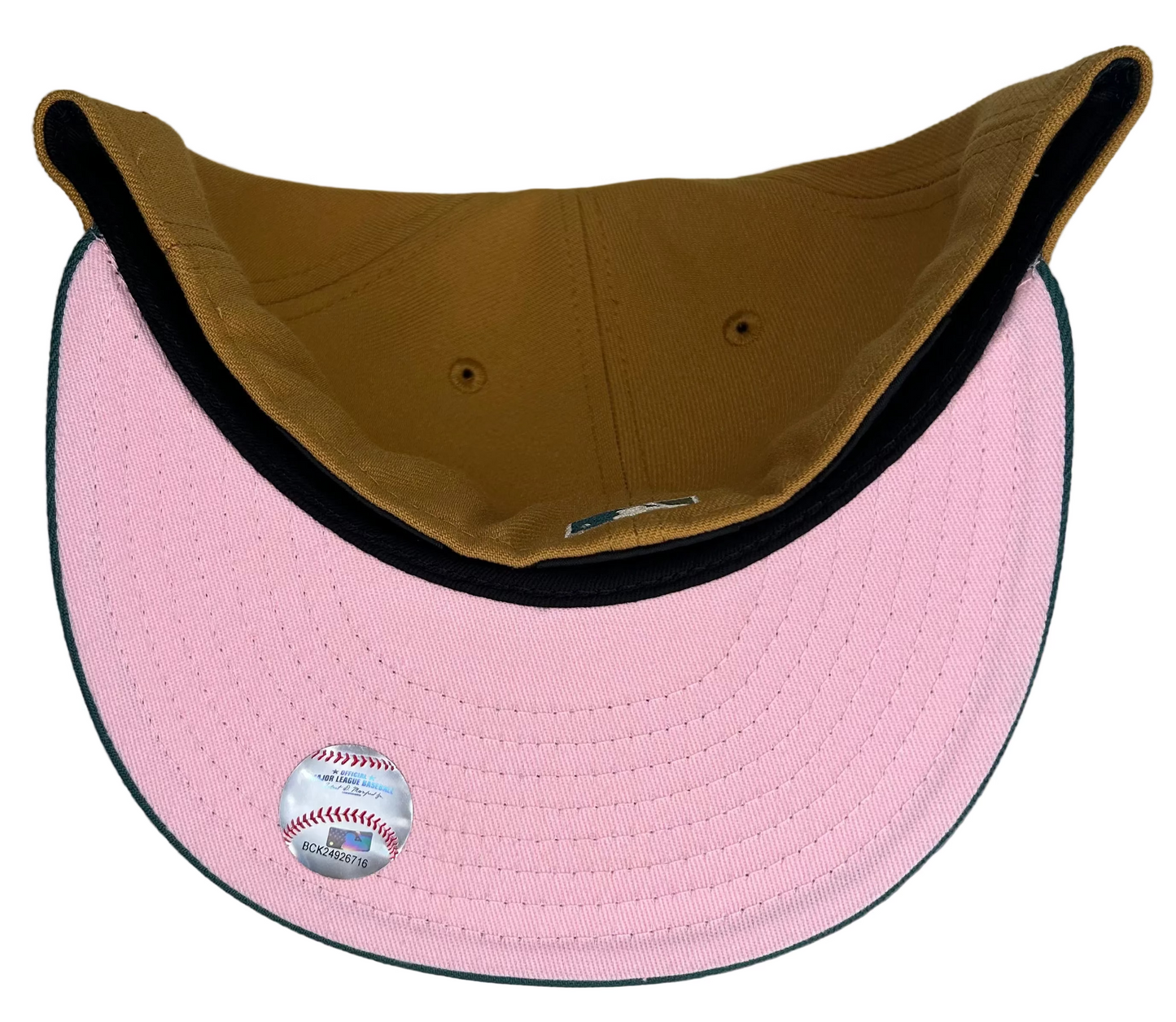 Arizona Diamondbacks “Dragonite” 59FIFTY Fitted Hat features a unique camel-colored crown paired with a dark green brim.