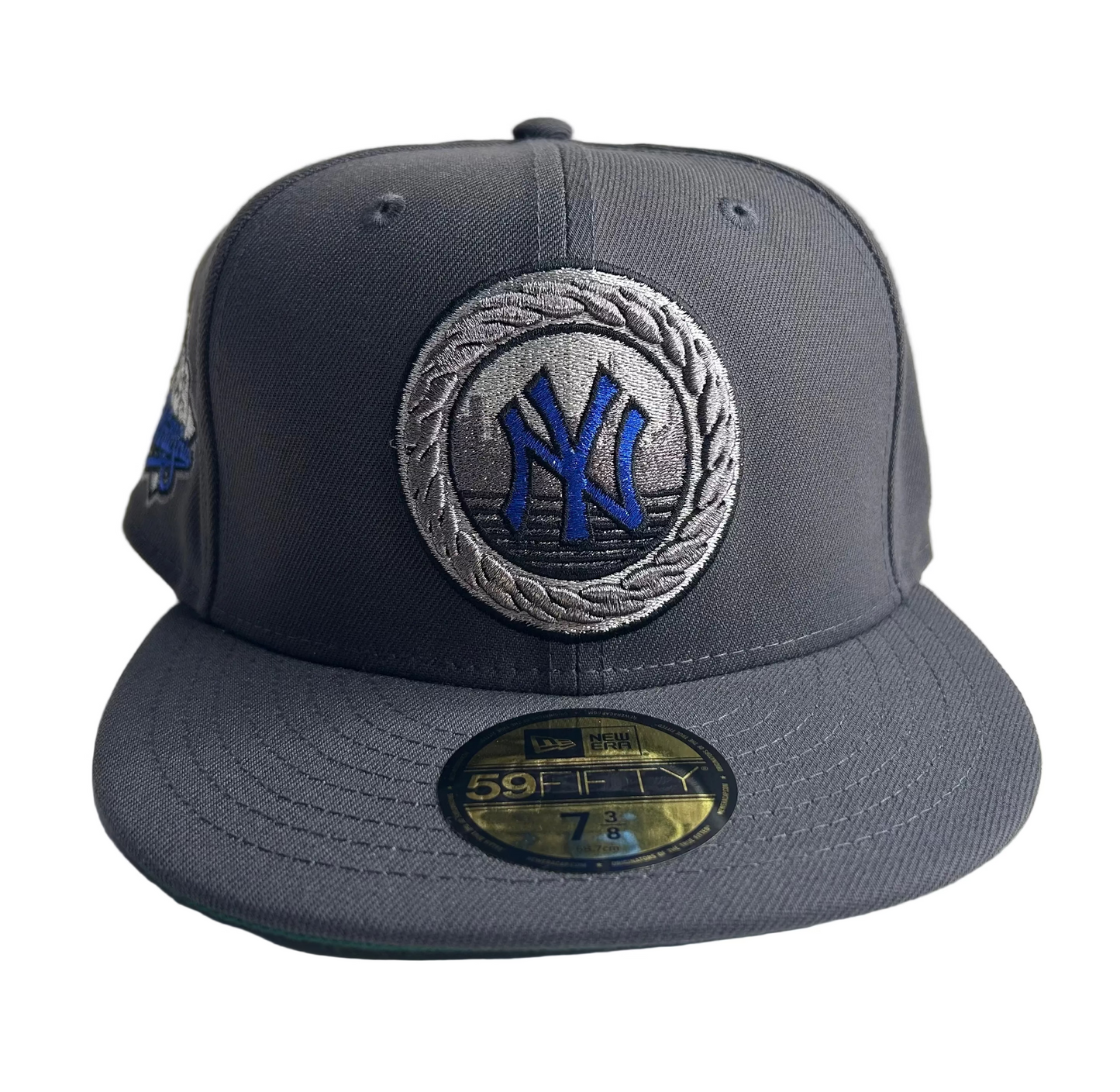 New Era 59FIFTY New York Yankees fitted hat in Charcoal w/ Green UV & 1999 World Series side patch.