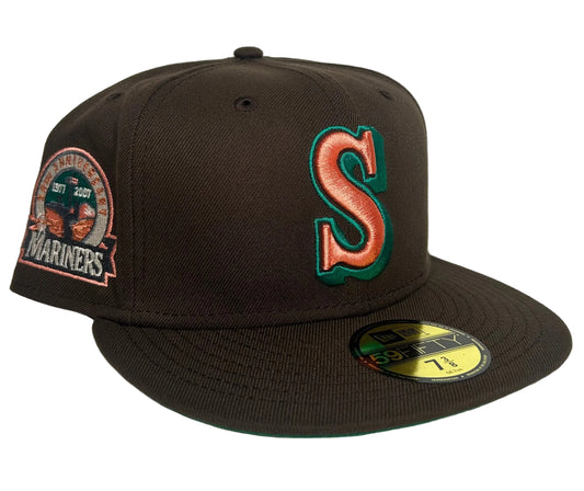 New Era Seattle Mariners “Autumn Ridge” 59FIFTY fitted hat features a brown crown and a 30th anniversary patch