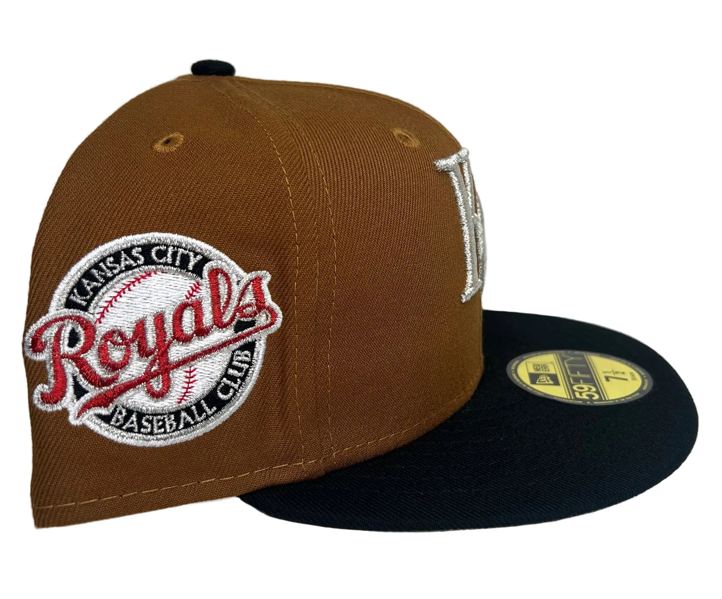 New Era Kansas City Royals 59FIFTY fitted hat features a brown crown with a black visor and a 40th-anniversary side patch.
