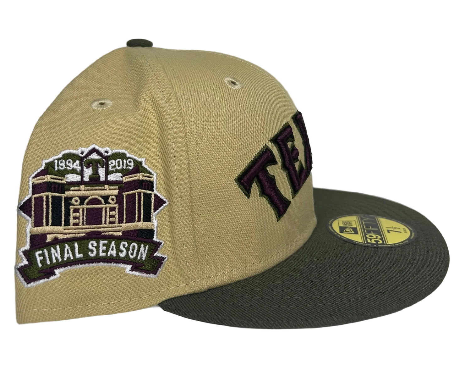 New Era 59FIFTY Texas Rangers fitted cap features a distinctive "Final Season" side patch celebrating the team's time at their former stadium.