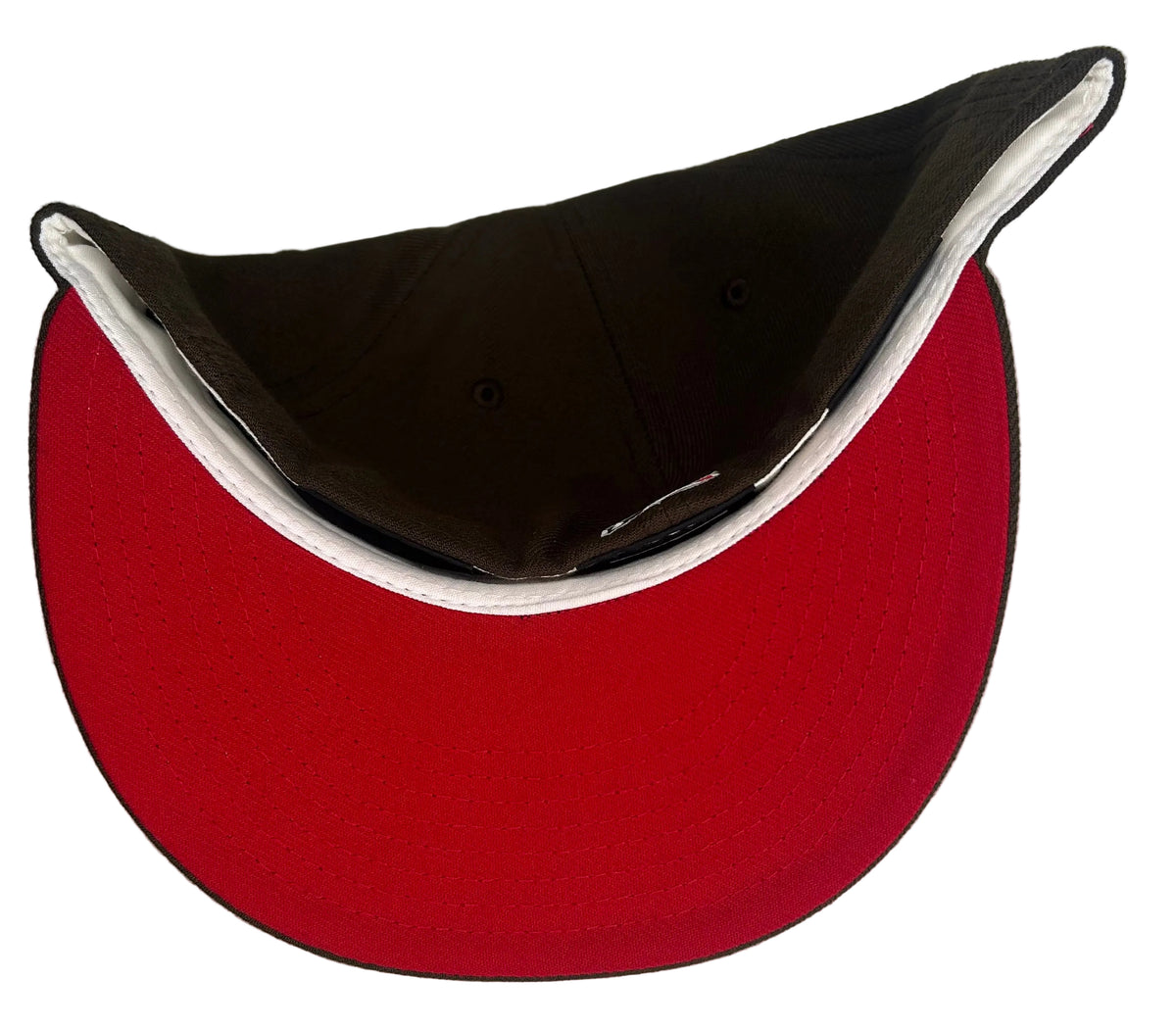 New Era 59FIFTY New York Yankees fitted hat Brown & Red UV featuring a 1999 World Series side patch.