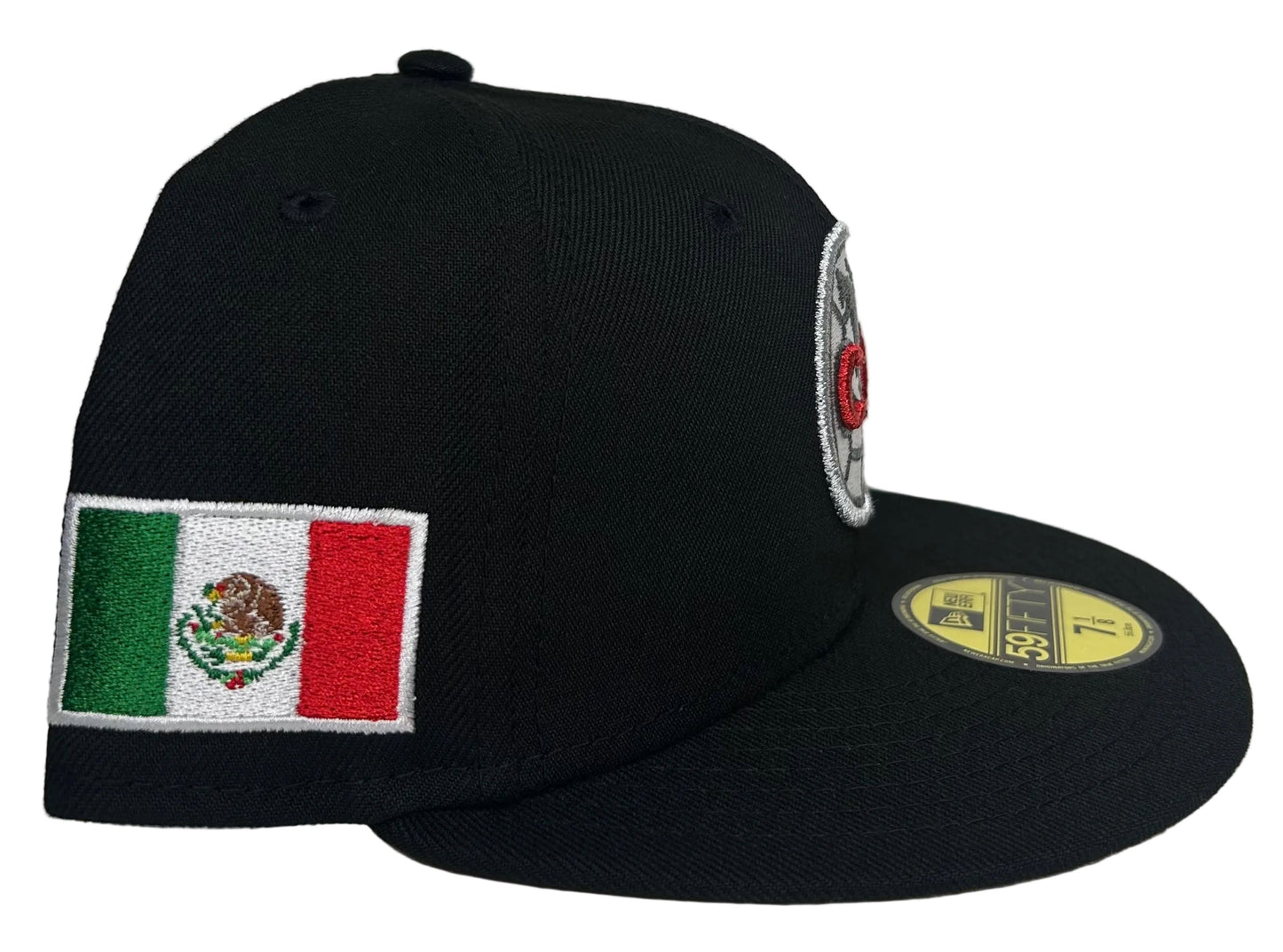 New Era Club America 59Fifty fitted cap is black with a silver embroidered team logo and a Mexico flag patch.