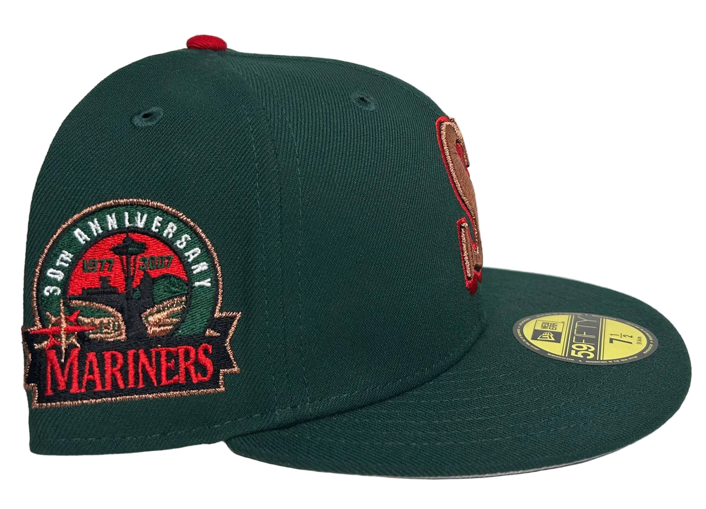 New Era 59Fifty Seattle Mariners fitted hat featuring a distinctive red top button and a 30th anniversary side patch.