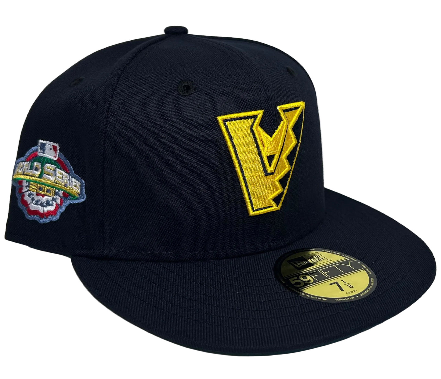 New Era 59FIFTY Arizona Diamondbacks fitted hat featuring an upside-down team logo and a 2001 World Series side patch.