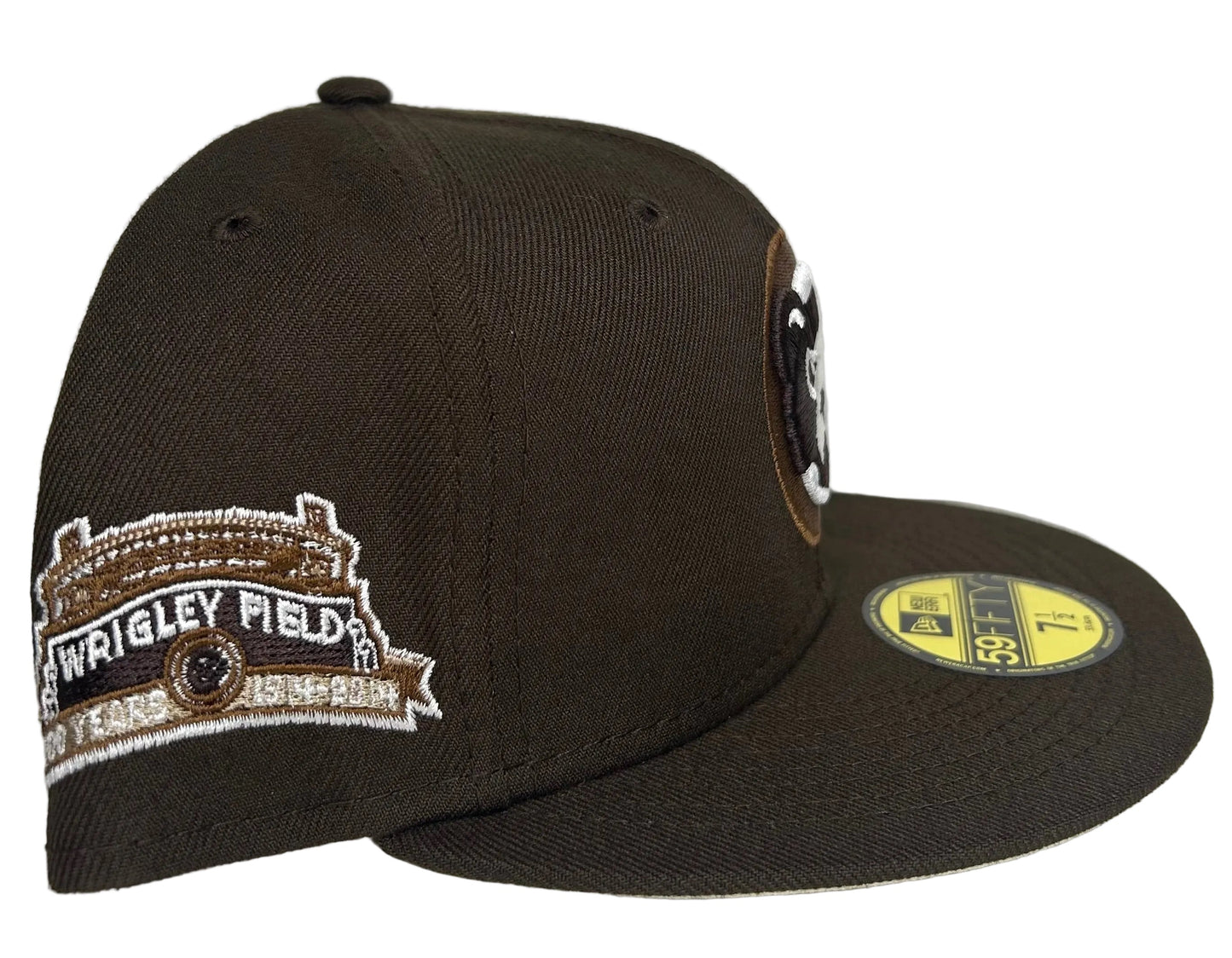 New Era 59FIFTY Chicago Cubs fitted hat features a dark brown "chocolate" colorway and an embroidered "angry bear" logo.