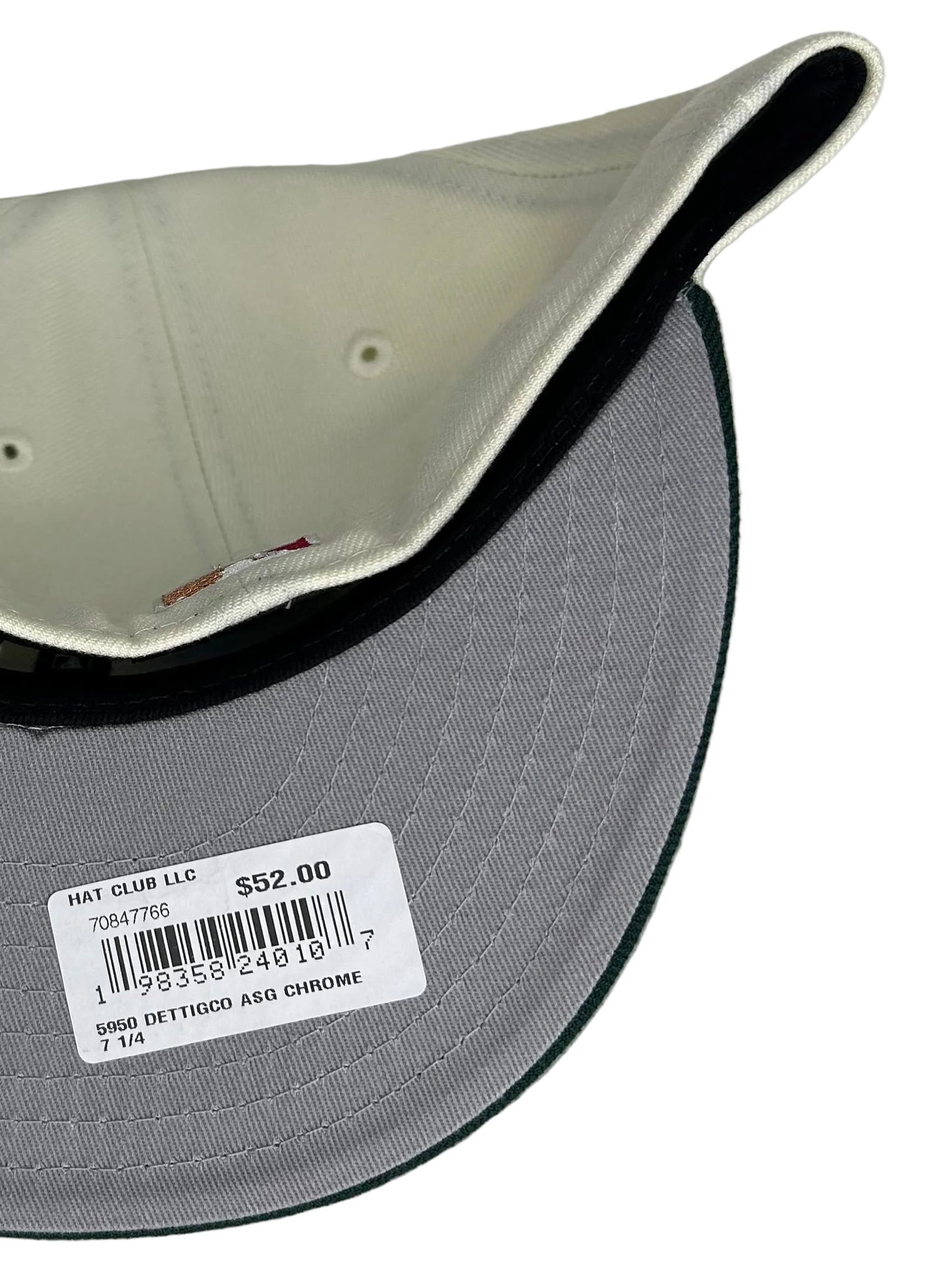 Detroit Tigers 59FIFTY fitted hat features a white crown, green visor, and a specialized stadium side patch.