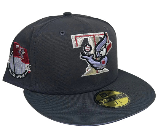 New Era Toronto Blue Jays fitted hat, featuring a special embroidered team logo on the front and a 30th-anniversary patch on the side.