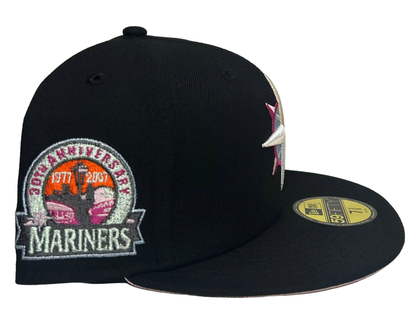 Seattle Mariners 30th Anniversary New Era 59FIFTY fitted hat features a black crown with a metallic, multicolored compass logo and a special commemorative patch on the side.