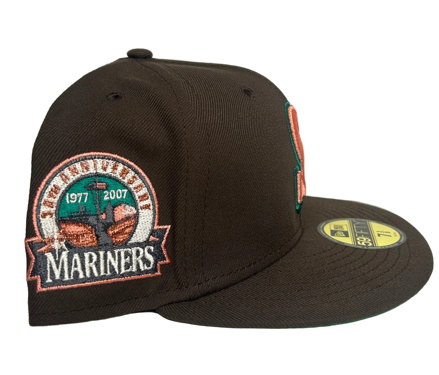 New Era Seattle Mariners “Autumn Ridge” 59FIFTY fitted hat features a brown crown and a 30th anniversary patch