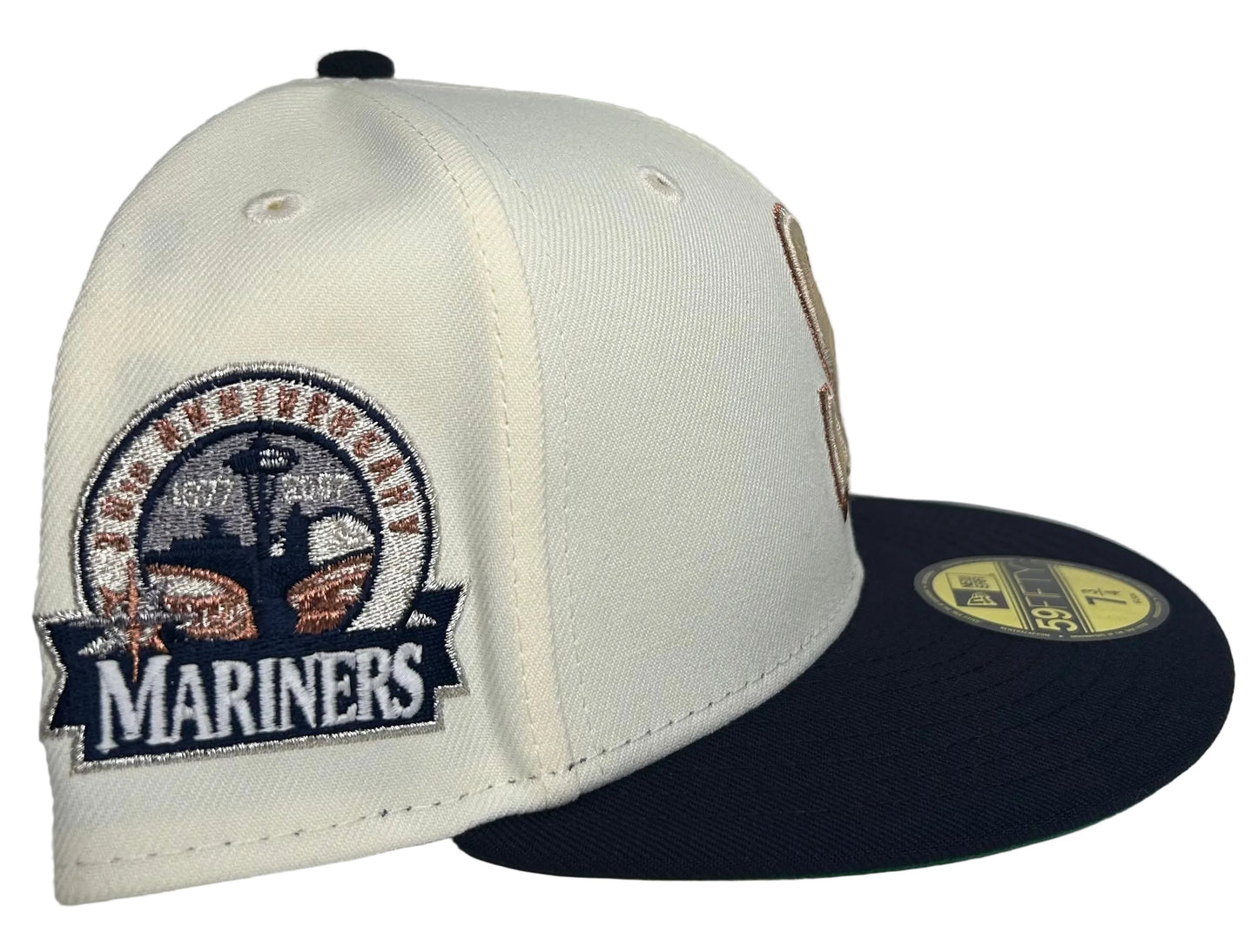 New Era 59FIFTY fitted Seattle Mariners hat features a unique white crown with a copper-colored "S" logo and a navy blue visor.