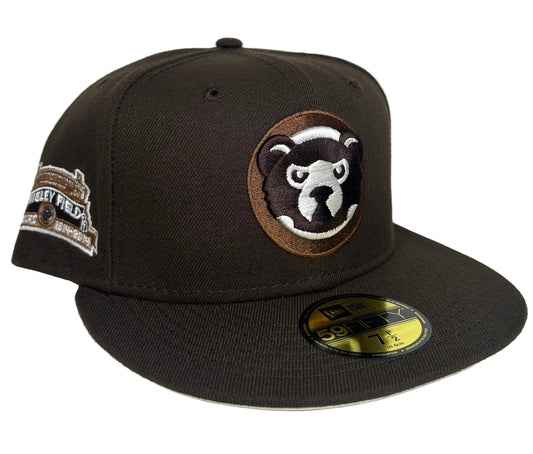 New Era 59FIFTY Chicago Cubs fitted hat features a dark brown "chocolate" colorway and an embroidered "angry bear" logo.