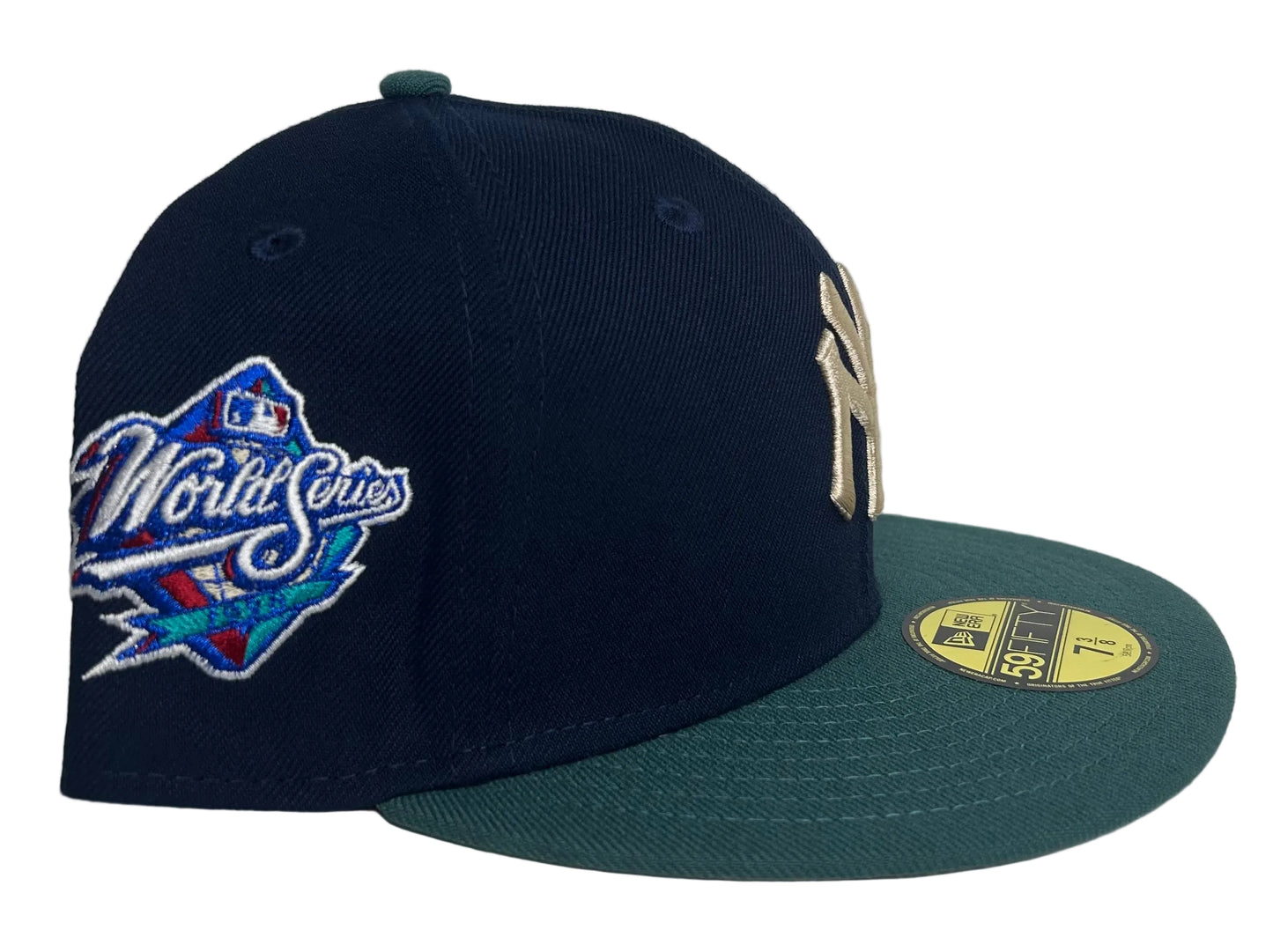New Era 59FIFTY New York Yankees fitted cap in dark navy blue with a contrasting green visor and a commemorative 1998 World Series side patch.