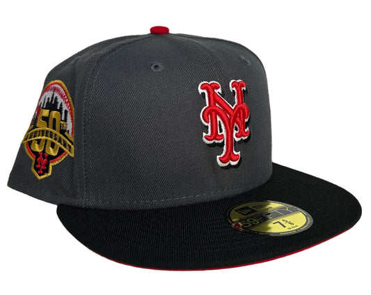 New York Mets 59FIFTY fitted hat by New Era features a gray crown, black brim with a red undervisor, and a celebratory 50th-Anniversary patch on the side. 