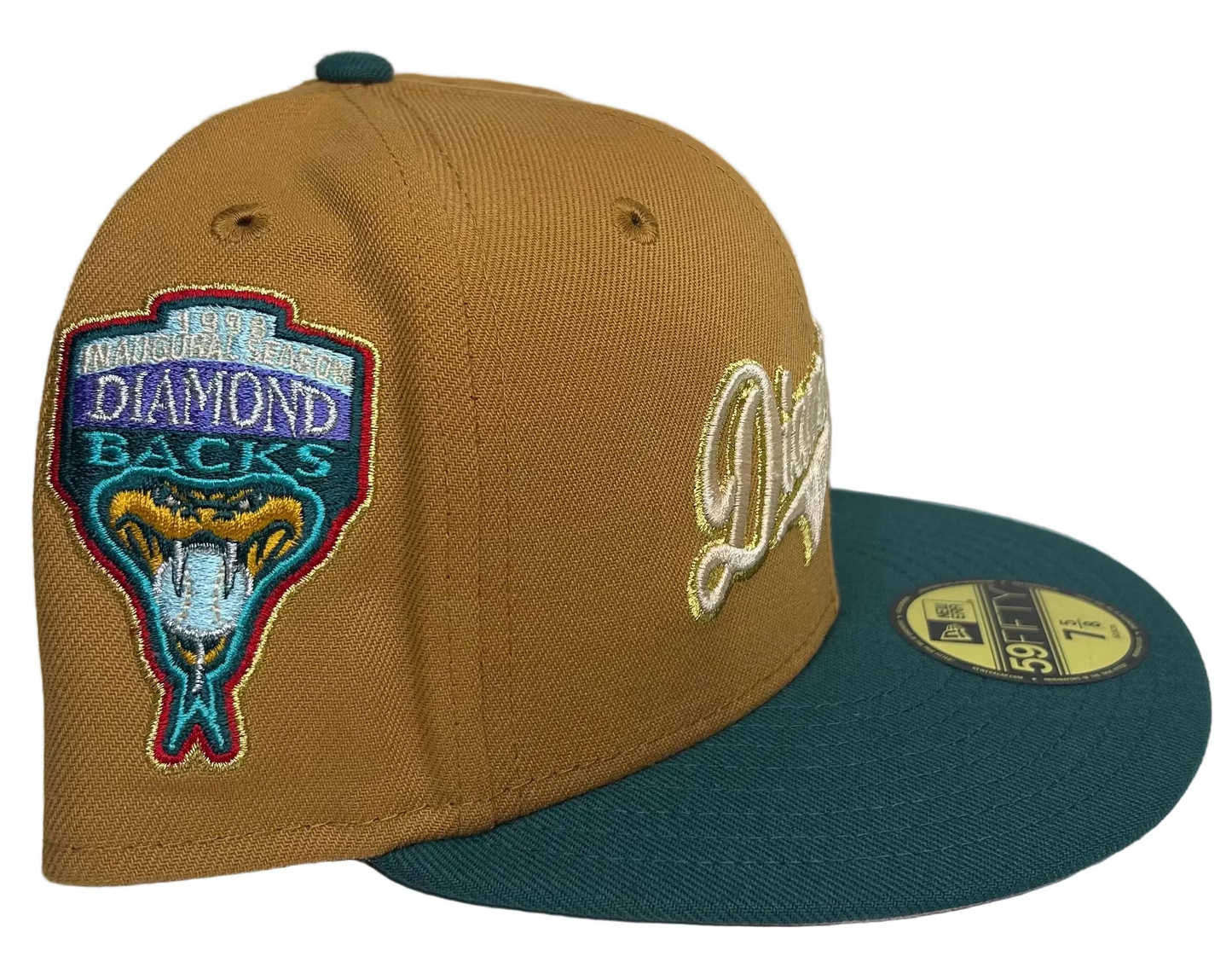 Arizona Diamondbacks “Dragonite” 59FIFTY Fitted Hat features a unique camel-colored crown paired with a dark green brim.