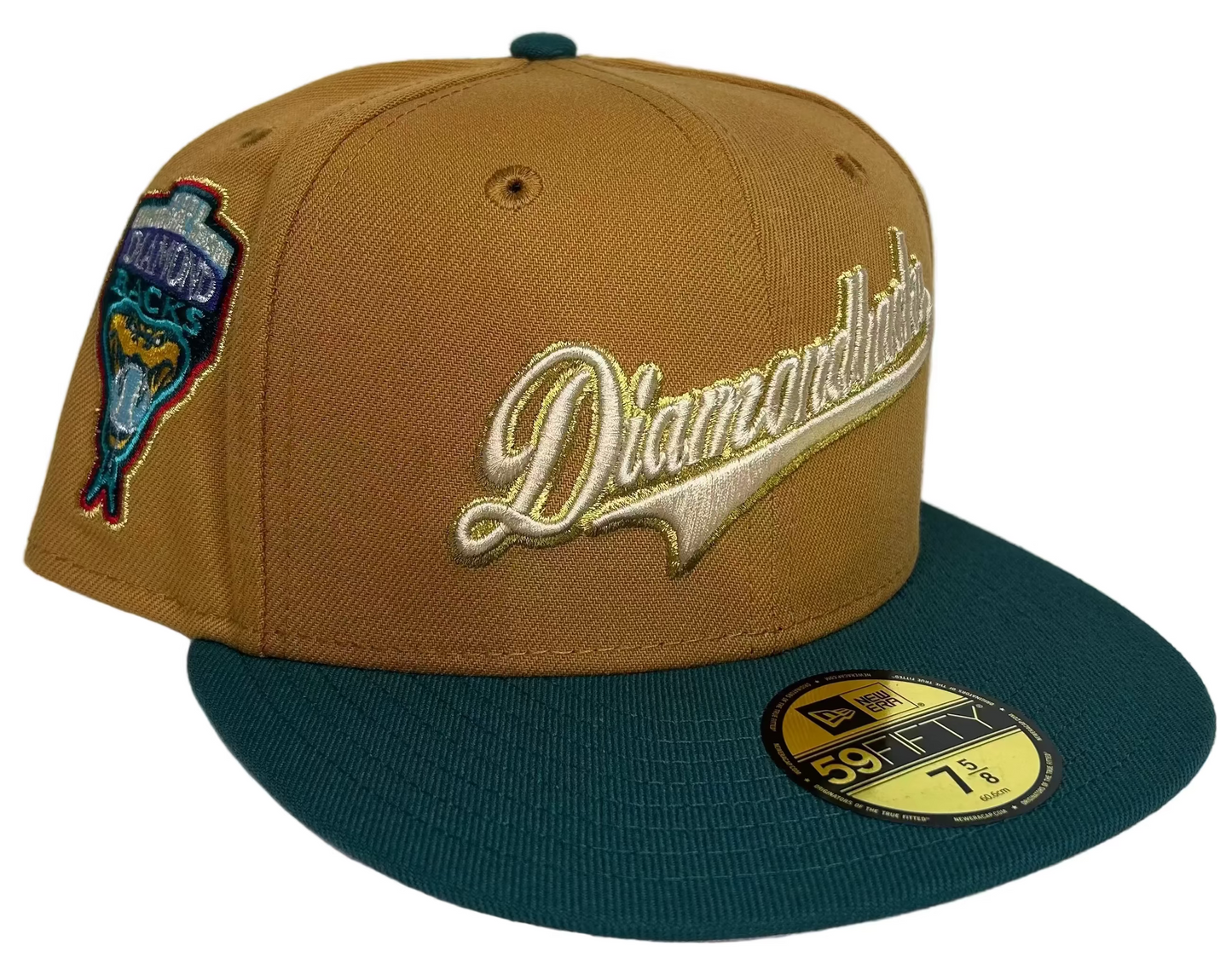Arizona Diamondbacks “Dragonite” 59FIFTY Fitted Hat features a unique camel-colored crown paired with a dark green brim.