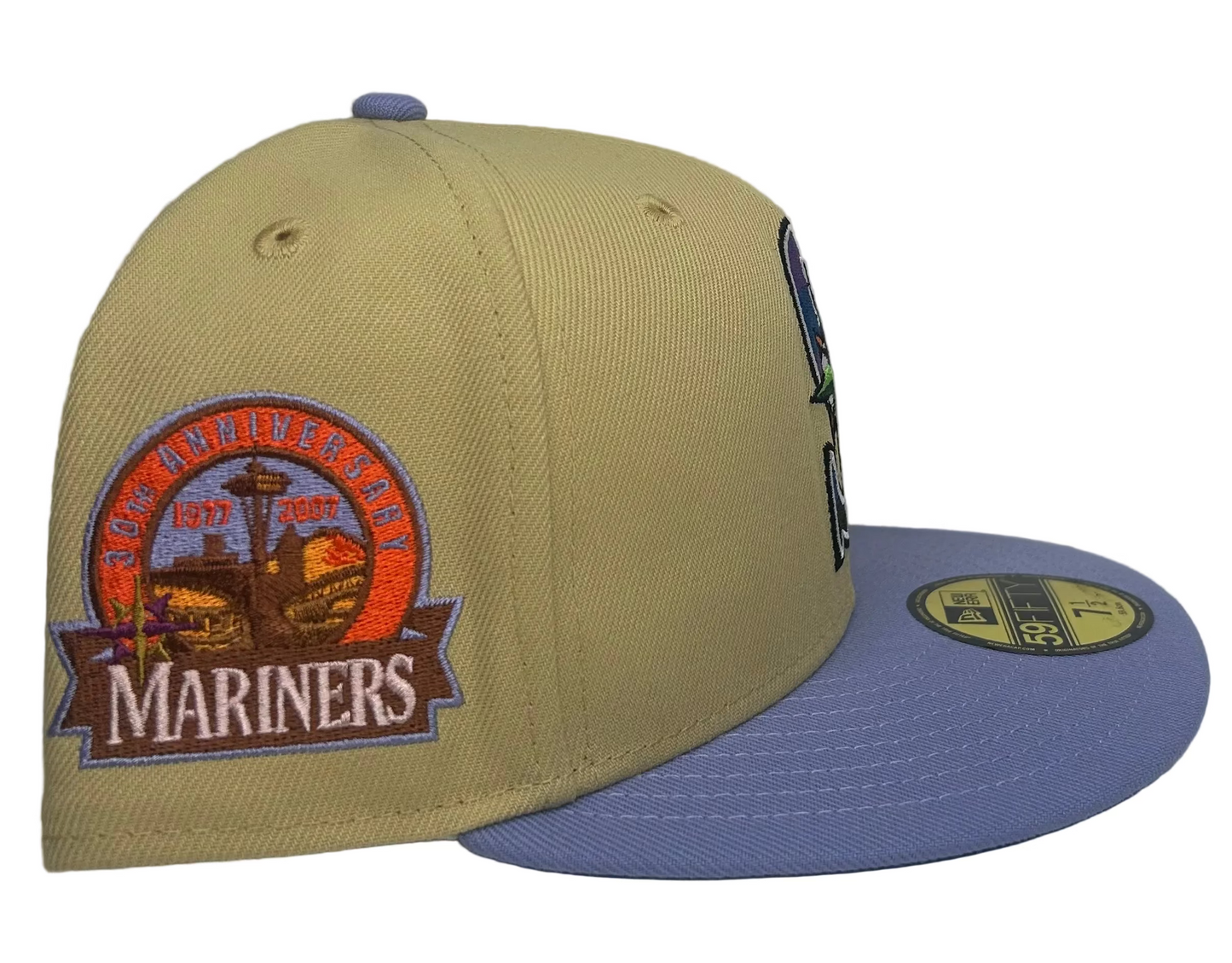 New Era Seattle Mariners 59FIFTY fitted hat features a khaki-tan crown and a pastel lavender visor with a commemorative side patch.