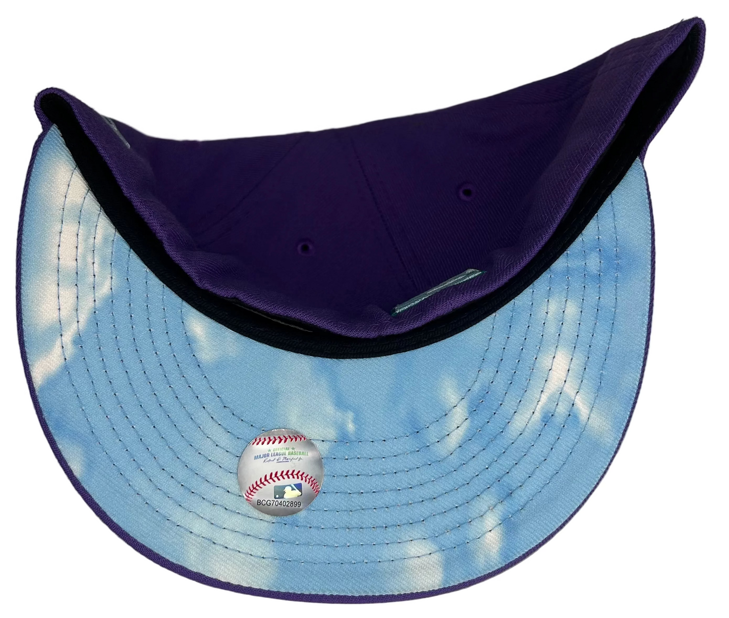 New Era 59FIFTY Arizona Diamondbacks fitted hat featuring a 2001 World Series side patch and a teal-outlined team logo W/ a Cloud Uv.