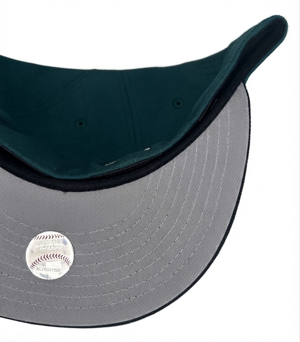 New Era New York Yankees Cloud Spiral 2000 World Series 59FIFTY Fitted Hat featuring a turquoise green crown, black brim, and distinctive embroidered cloud and gradient logo details.