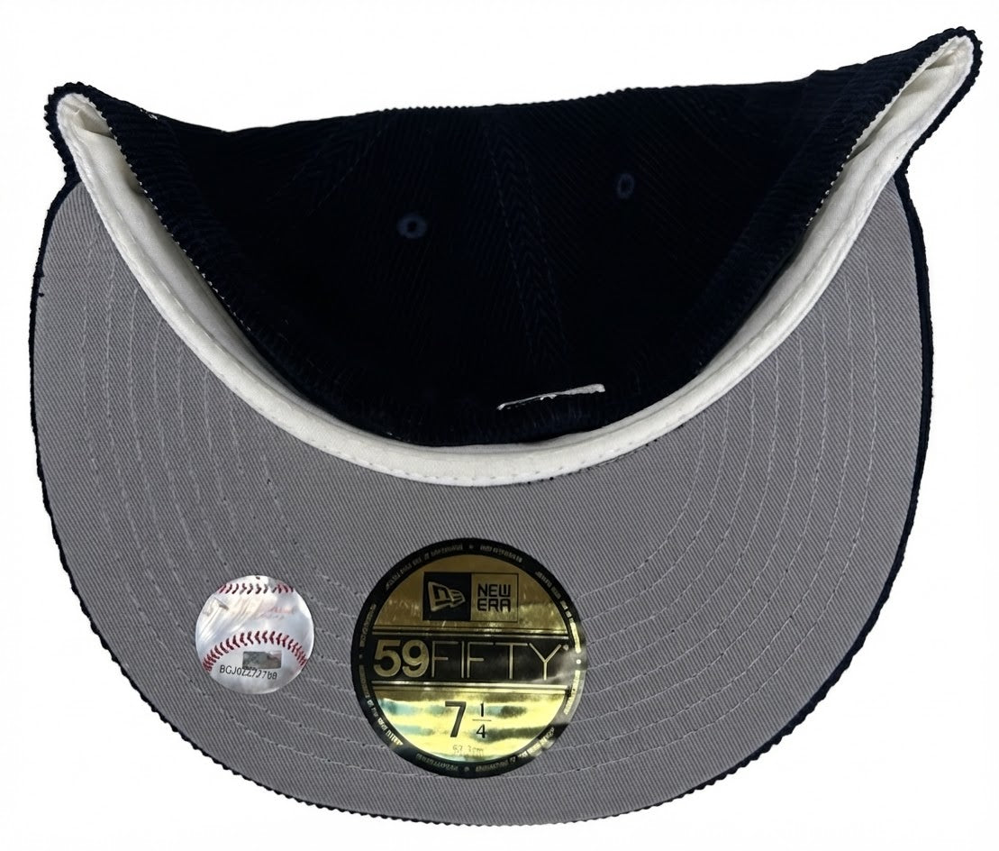 New Era New York Yankees Throwback Corduroy 59FIFTY Fitted Hat in navy blue featuring a 2000 World Series side patch.