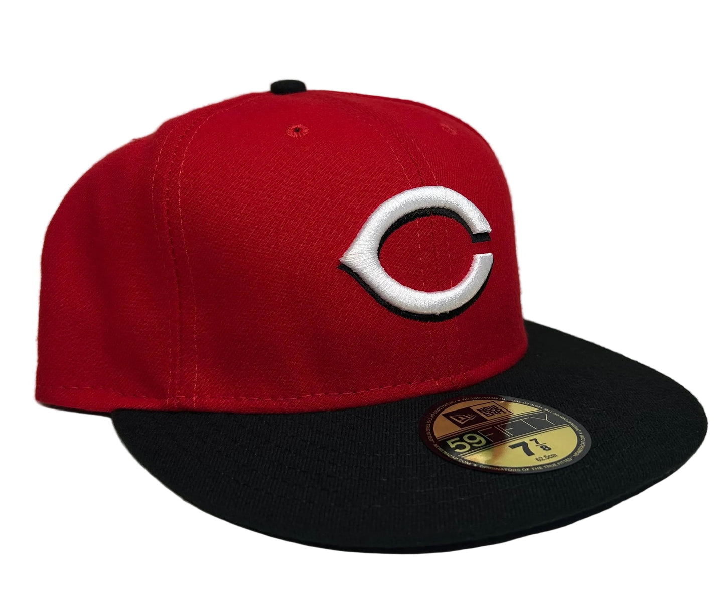 New Era Cincinnati Reds road Vintage 59FIFTY fitted hat is a structured, high-crown cap featuring the team's embroidered logo on the front and a flat visor.