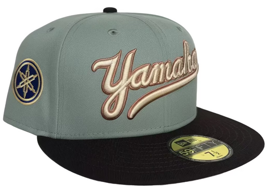 New Era New York Yankees 59FIFTY fitted Hat featuring a grey crown & a dark brown brim.