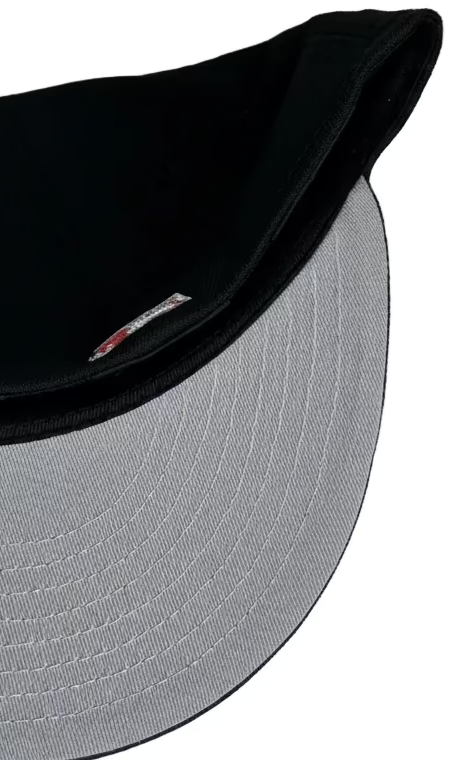 New Era 59FIFTY San Francisco Giants hat featuring custom Japanese kanji embroidery on the front.