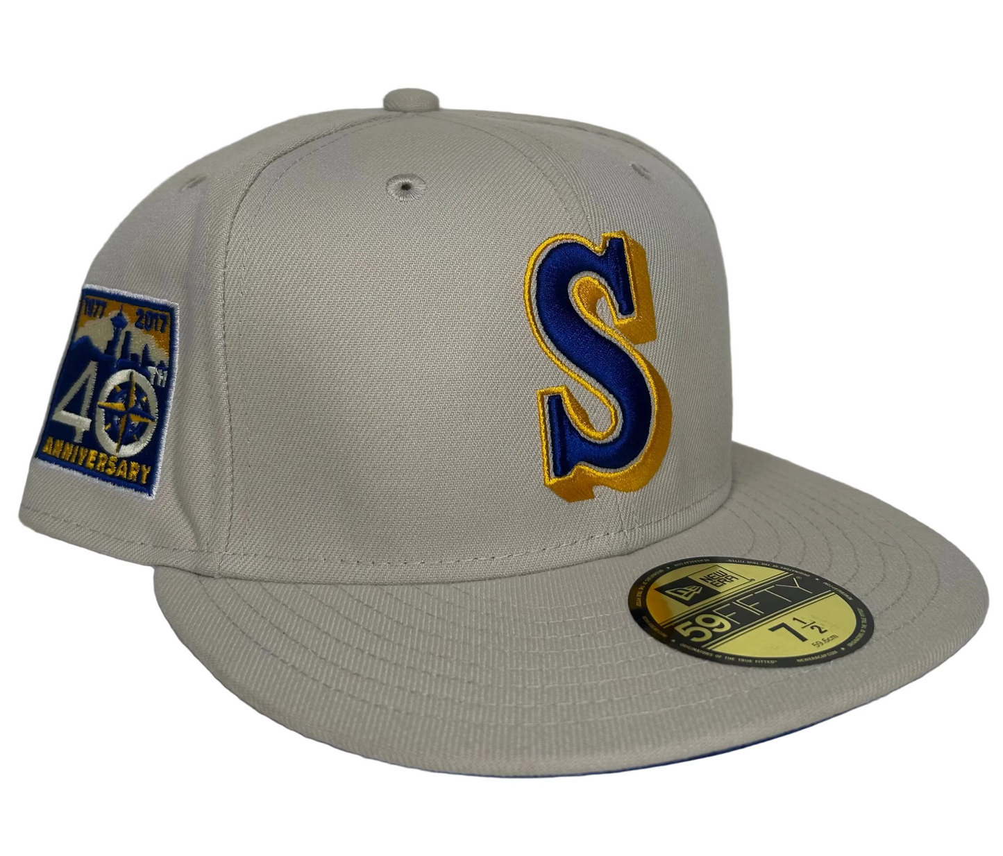 New Era 59Fifty fitted hat features a cream-colored crown, a blue brim, and a special Mariners 40th Anniversary patch on the side.