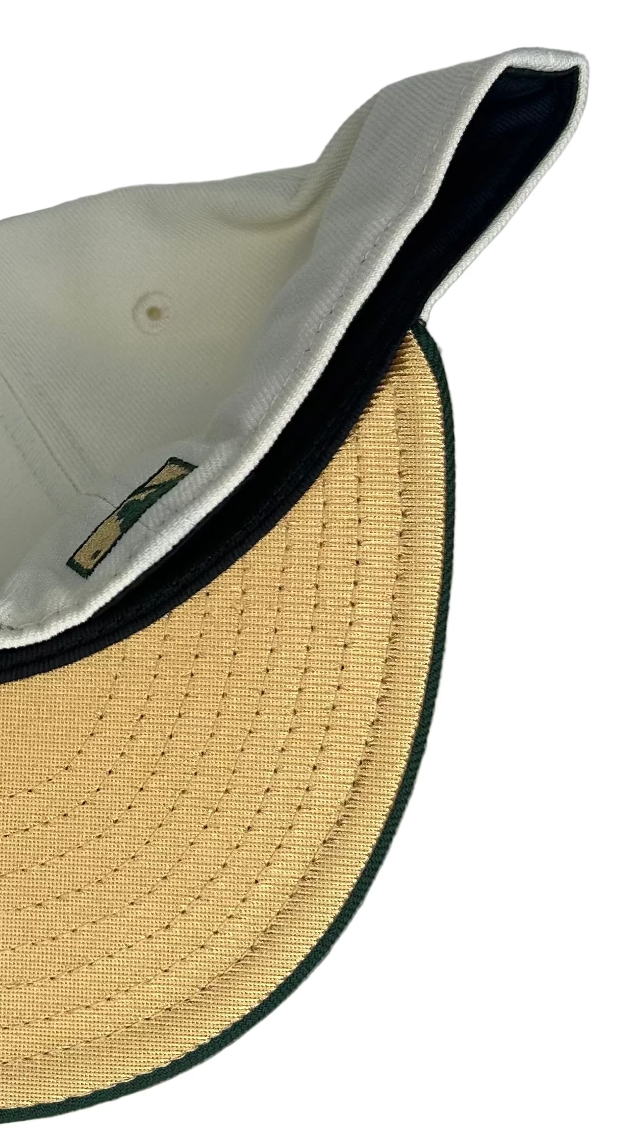 New Era 59Fifty fitted Seattle Mariners hat features an off-white crown and kelly green visor.
