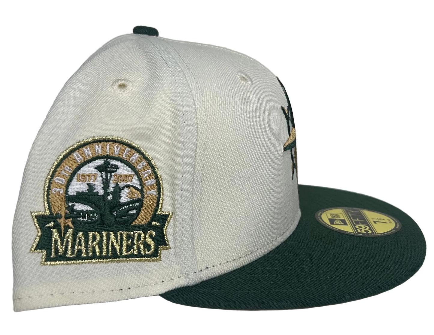 New Era 59Fifty fitted Seattle Mariners hat features an off-white crown and kelly green visor.