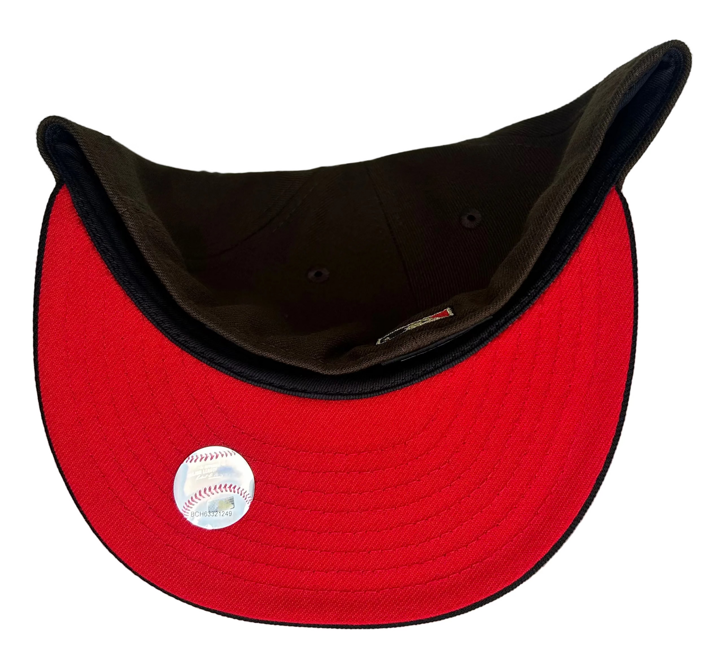 New Era Toronto Blue Jays "Buried Treasure" collection hat features a brown crown, black visor, and a red underbrim.